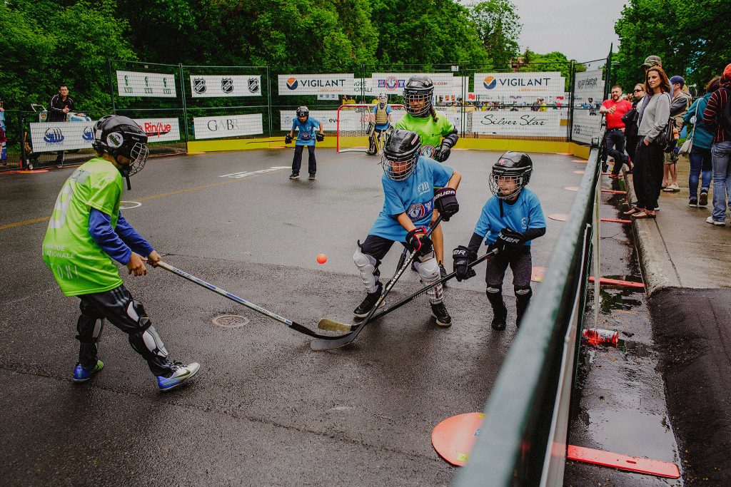 La communauté se rassemble pour le Tournoi Hockey de rue