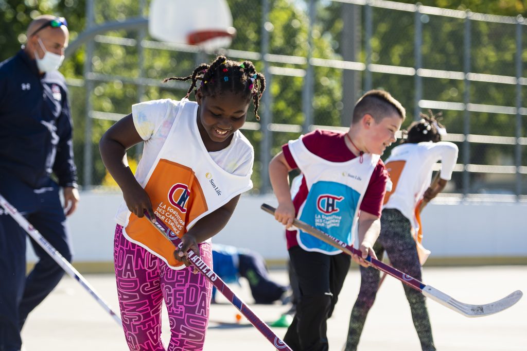 BLEU BLANC BOUGE Hockey-balle se poursuit grâce au soutien de la Sun Life